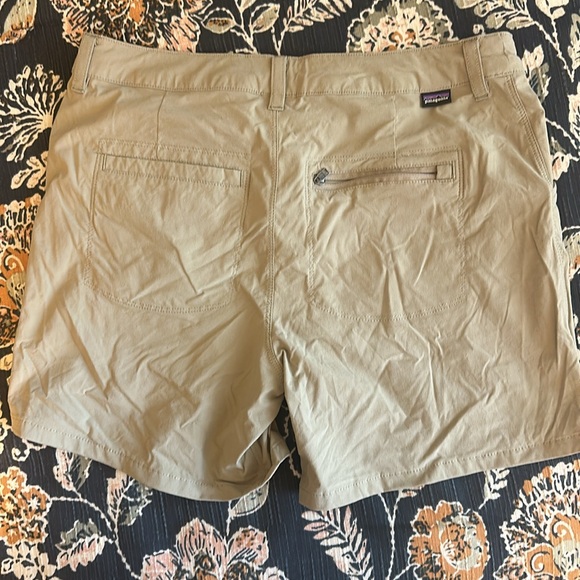 Women’s Patagonia Shorts -size 6 - Picture 3 of 5